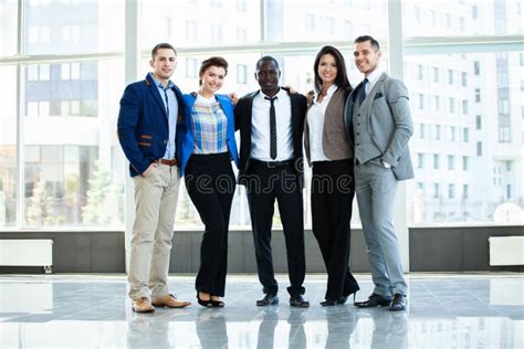 erfolgreiche geschäftsmänner treffen